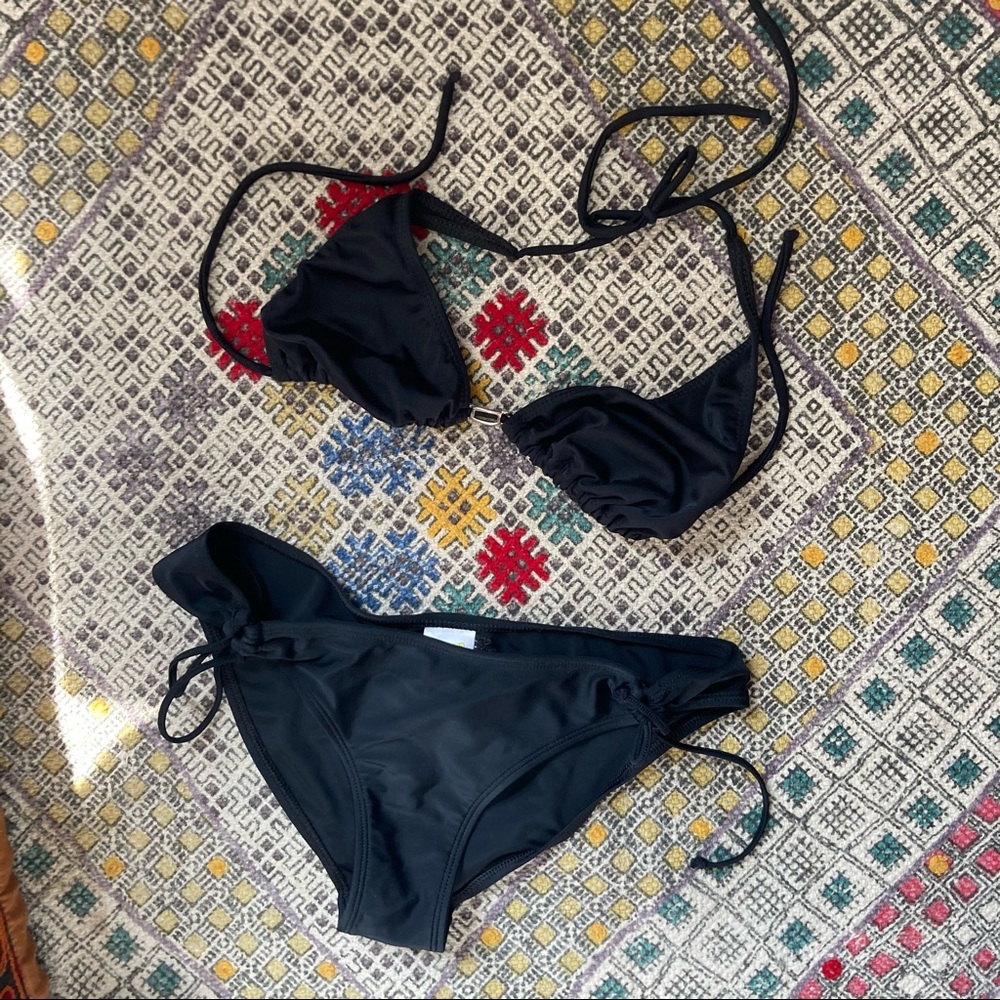 Black string bikini